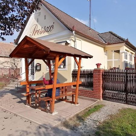 Villa 98 Petofi Utca Balatonmagyarod Esterno foto