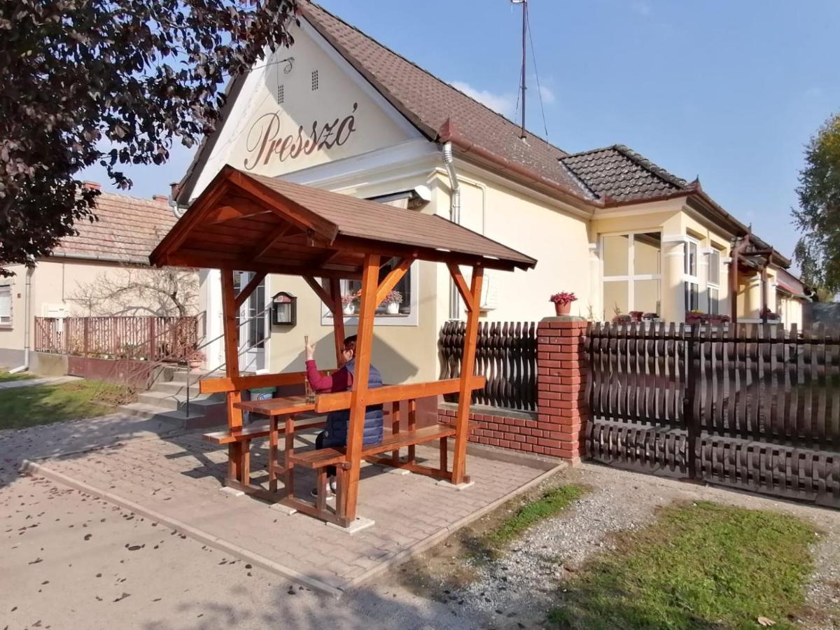 Villa 98 Petofi Utca Balatonmagyarod Esterno foto