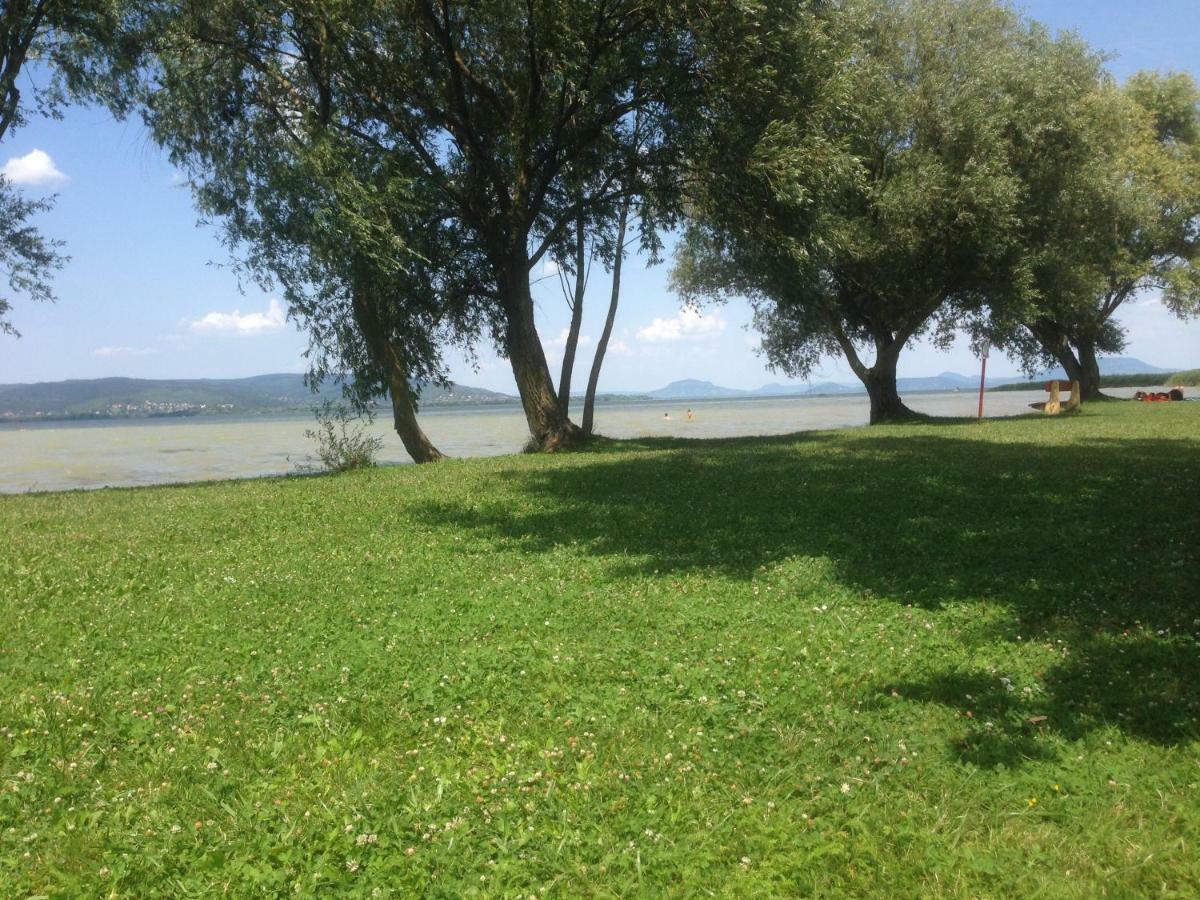Villa 98 Petofi Utca Balatonmagyarod Esterno foto